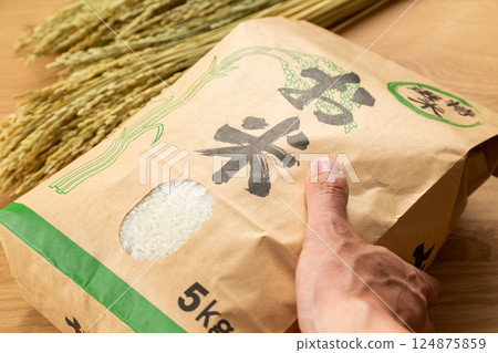 米袋裡的米 124875859