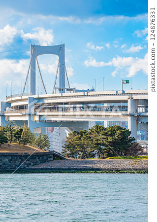 東京：晴朗天氣下的台場 124876331