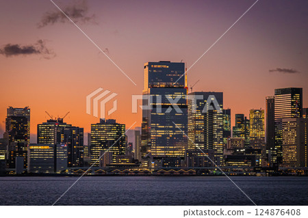 東京:黃昏的豐洲公園 東京:黃昏的豐洲公園 124876408