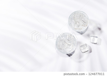 Crystal-clear glasses filled with chilled water and ice cubes Crystal-clear glasses filled with chilled water and ice cubes 124877011