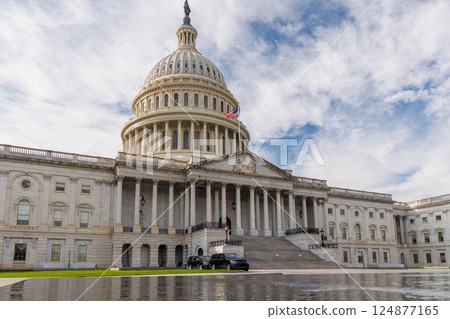 The iconic United States Capitol building, an emblem of American democracy 124877165