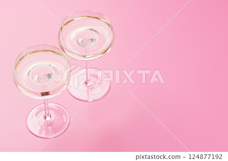 A sparkling glass of champagne 124877192
