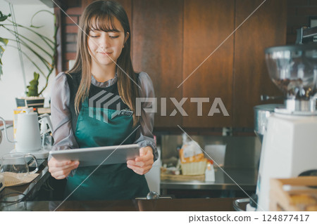 female, lady, woman 124877417
