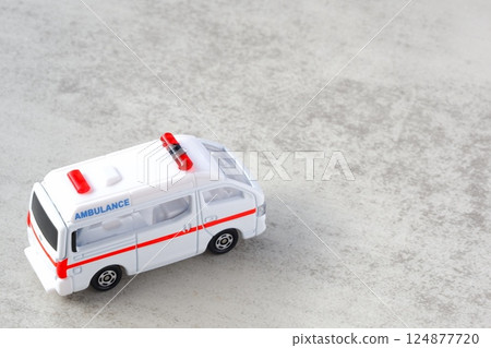 Ambulance to go out 124877720