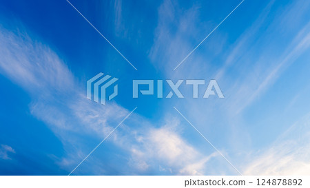 Thin clouds in the blue sky at dusk 124878892