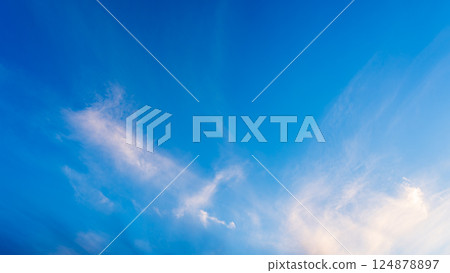 Thin clouds in the blue sky at dusk 124878897