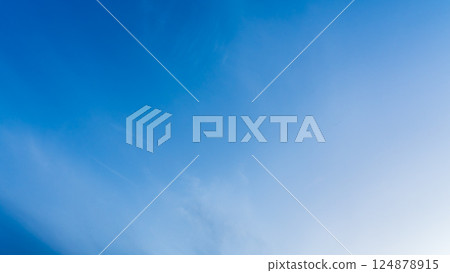 Thin clouds in the blue sky at dusk 124878915