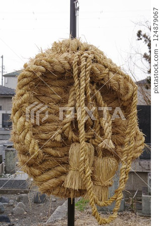 Shinshu Matsumoto Intangible Cultural Property Ohachika Nembutsu and ashihanzori sandals on both islands - Large straw sandals to ward off plague gods 124879067