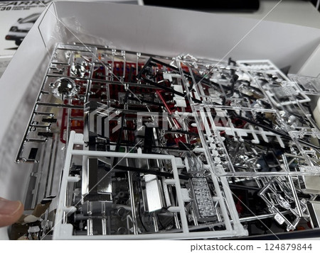 Let's make a large plastic model motorcycle 124879844