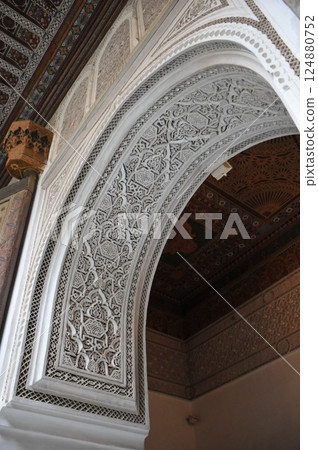 摩洛哥、馬拉喀什、麥地那、舊城區、巴伊亞宮、灰泥 摩洛哥、馬拉喀什、麥地那、舊城區、巴伊亞宮、灰泥 124880752