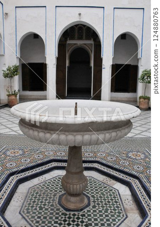 Morocco, Marrakech, Medina, Old Town, Bahia Palace, fountain and tiles in the courtyard 124880763
