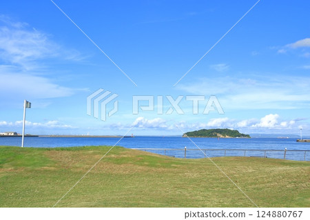 從神奈川縣橫須賀市三笠公園眺望猿島 從神奈川縣橫須賀市三笠公園眺望猿島 124880767