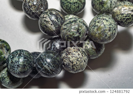 Green spotted serpentine beads 124881792