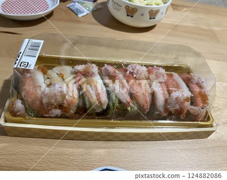 Crab-filled sushi 124882086