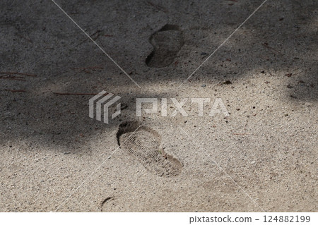 Landscape with footprints in the sand 124882199