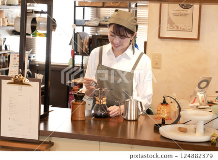 Cafe clerk serving coffee 124882379