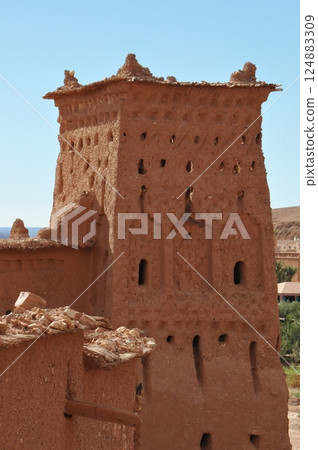 Morocco, Kasbah Road, fortified village, Ait Ben Haddou, Ksar Morocco, Kasbah Road, fortified village, Ait Ben Haddou, Ksar 124883309