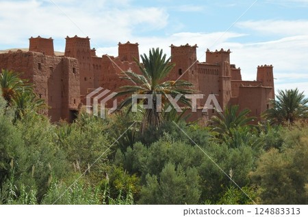 Morocco, Kasbah Road, fortified village, Ait Ben Haddou, Ksar 124883313