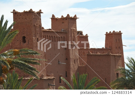 Morocco, Kasbah Road, fortified village, Ait Ben Haddou, Ksar 124883314