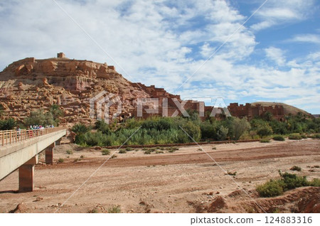 Morocco, Kasbah Road, fortified village, Ait Ben Haddou, Ksar 124883316