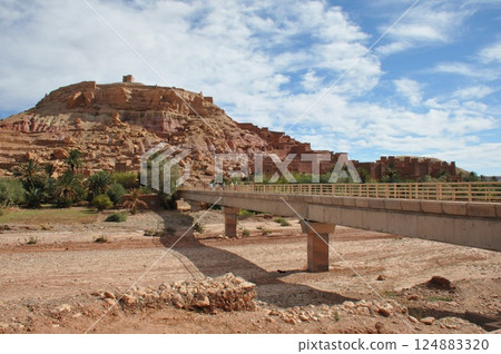 Morocco, Kasbah Road, fortified village, Ait Ben Haddou, Ksar Morocco, Kasbah Road, fortified village, Ait Ben Haddou, Ksar 124883320