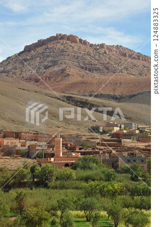 Morocco, villages along the Kasbah Road 124883325