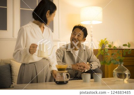 Middle-aged couple in the living room at night Middle-aged couple in the living room at night 124883485