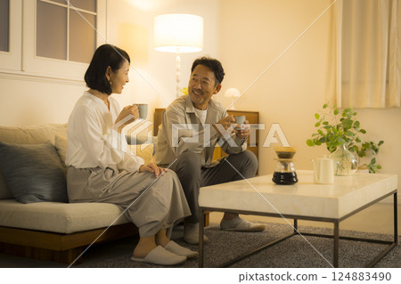 Middle-aged couple in the living room at night 124883490