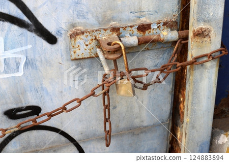 heavy metal chain 124883894