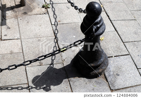 heavy metal chain 124884006