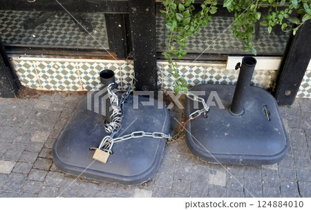 heavy metal chain heavy metal chain 124884010