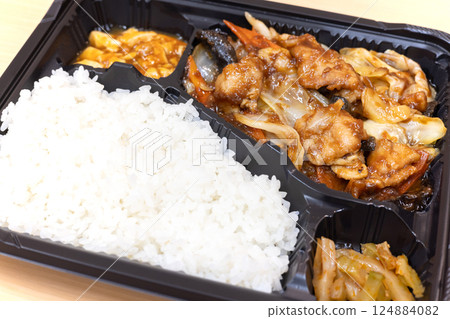 美味中華料理,回鍋肉便當 美味中華料理,回鍋肉便當 124884082