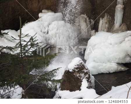 The frozen waterfall basin of Shichijo Otaki The frozen waterfall basin of Shichijo Otaki 124884553