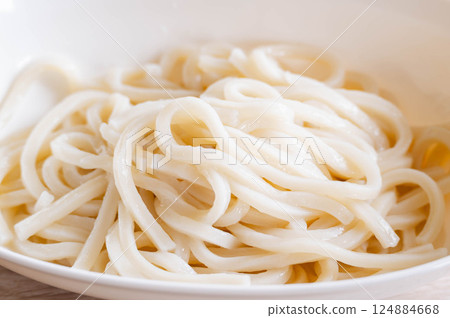 煮熟的新鮮麵條：贊岐烏龍麵 124884668