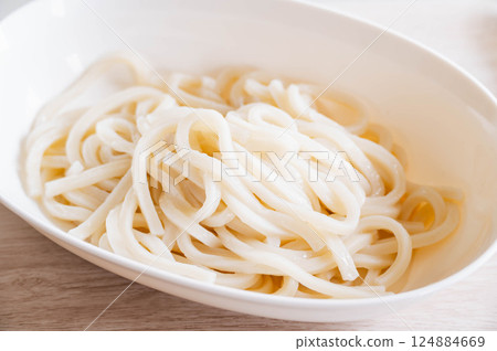 煮熟的新鮮麵條：贊岐烏龍麵 124884669