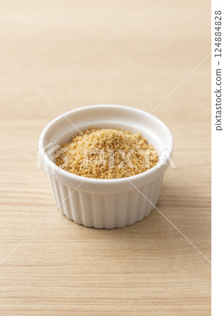 桌上的甜菜糖 124884828