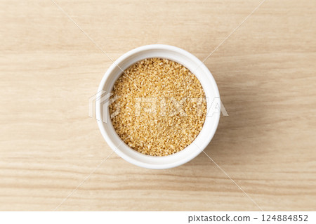 桌上的甜菜糖 124884852