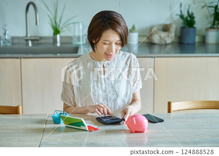 擔心財務狀況的女人 124888528