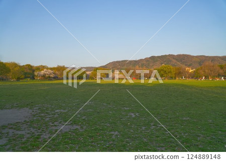 The Fukakita Green Space at dusk The Fukakita Green Space at dusk 124889148