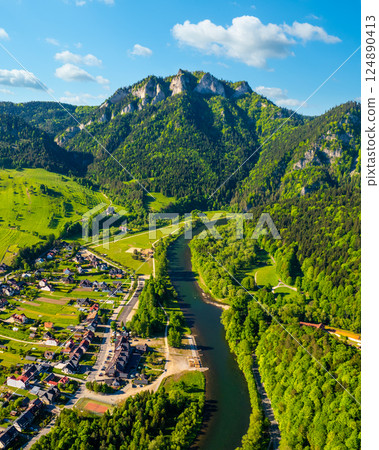 Summer view of the Three Crowns in the Pieniny at the foot of the Tatra Mountains. Poland 124890413