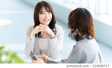Two women/businesswomen having a meeting 124890717