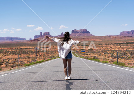 The highway to Monument Valley 124894213