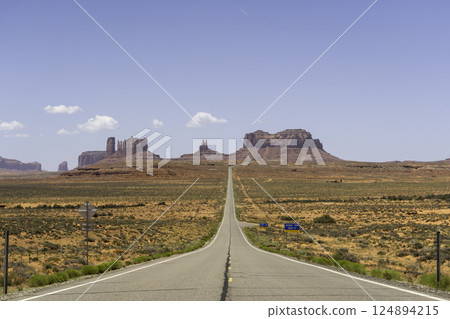 The highway to Monument Valley 124894215