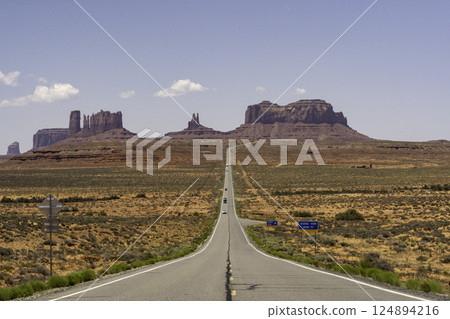 The highway to Monument Valley 124894216