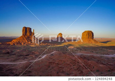 Monument Valley America 124894248