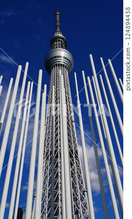 The Skytree and the objects seen from below look spectacular on a clear day 124894438
