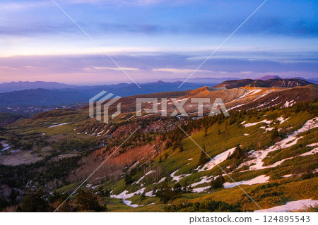 Early summer Shibutoge morning view [Gunma Prefecture] 124895543