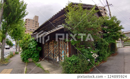 空置的房子 124895924