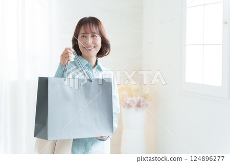 Middle women shopping 124896277