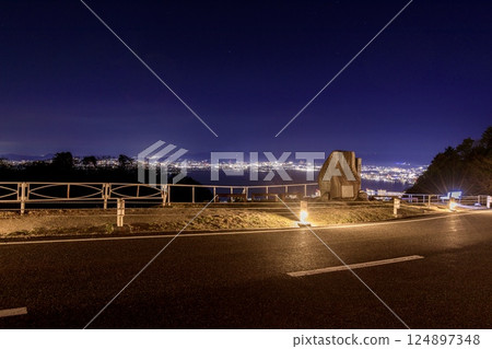 【夜景百選】滋賀縣比叡山車道上的夢見丘展望台 124897348